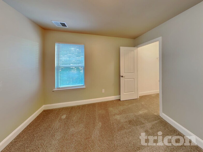 Building Photo - 11938 Quail Dr