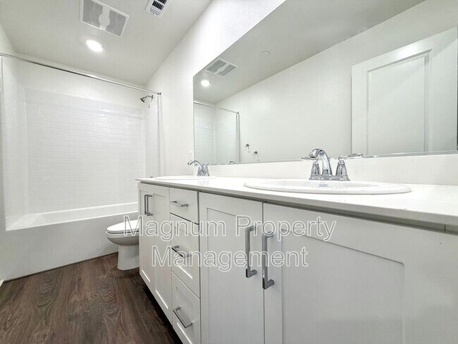 Building Photo - 31356 Sycamore Leaf Dr