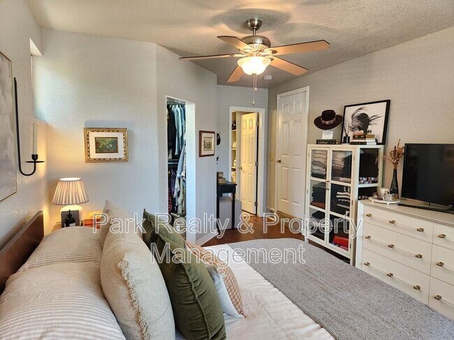 Building Photo - 5520 E Thrill Pl