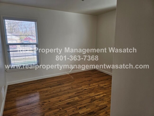 Building Photo - Check Out This 4 Bedroom 2 Bathroom Home in Salt Lake City!