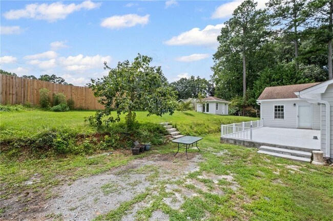 Building Photo - 3535 Stonewall Dr NW