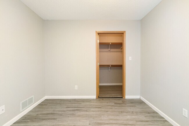 Building Photo - 608 Goodrich Dr