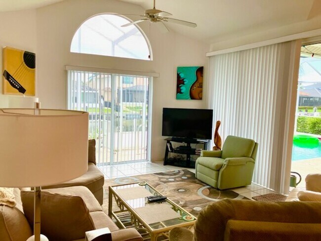 Building Photo - Home