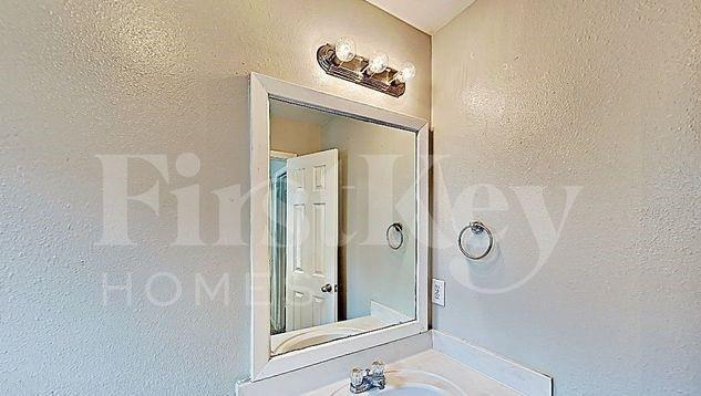 Building Photo - 2932 La Estancia Ln