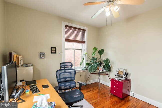 Building Photo - 206 S 43rd St