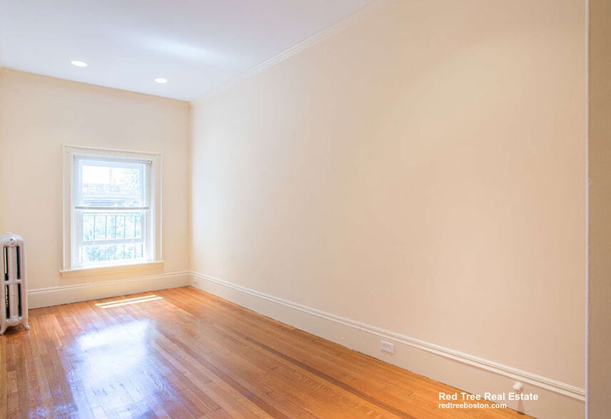 Building Photo - 19 Peterborough St