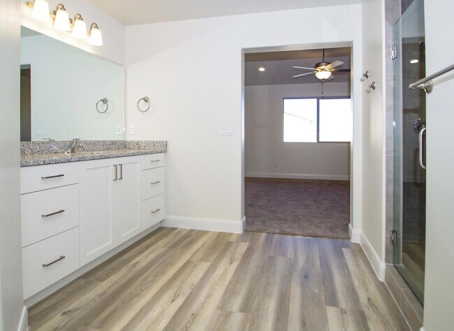 Building Photo - 4 Bedroom Townhome in Hurricane!