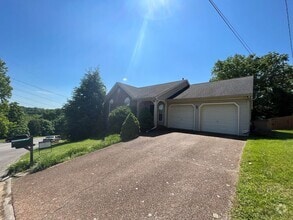 Building Photo - Charming 3 Bed/ 2 Bath home in South Nashv...