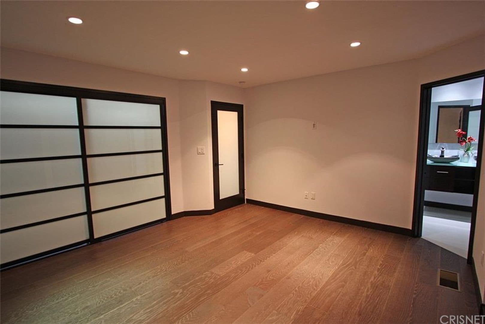 Building Photo - Live in the 90210! Stunning Modern Newly Renovated 2 Bedroom plus bonus room home in Beverly Hills!