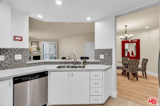 Building Photo - 12000 Goshen Ave