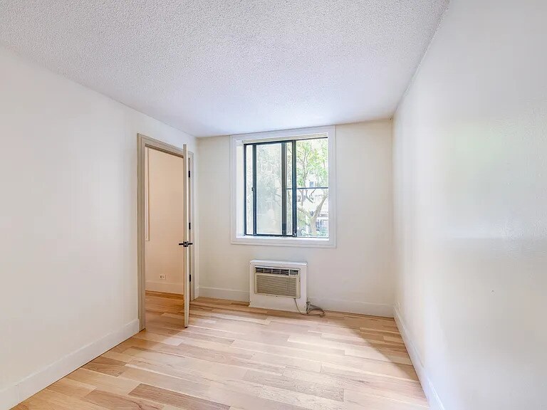 Building Photo - 1339 N Dearborn St