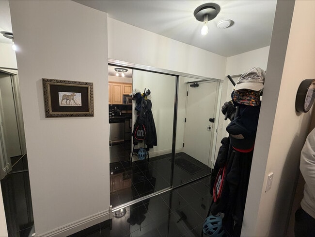 Building Photo - 5415 N Sheridan Rd