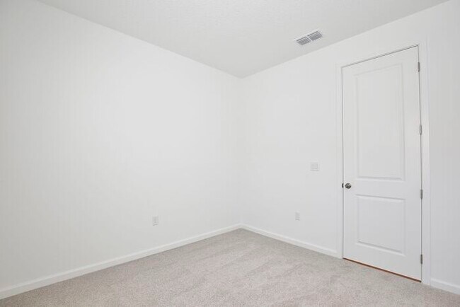 Building Photo - Thoughtfully Designed 4/3 Home with Premium Upgrades and 2 Car Garage! Available Now!