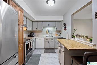 Building Photo - 241 Willow St