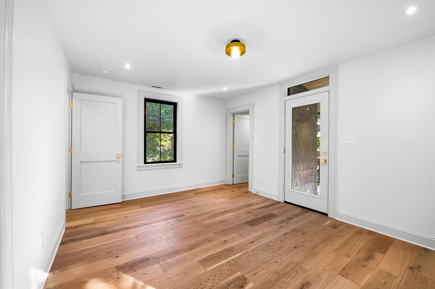 Balcony access off primary bedroom on 2nd floor - 4629 Keswick Rd