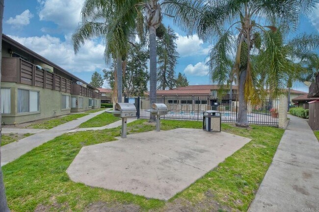 Building Photo - 615 Fredricks Ave
