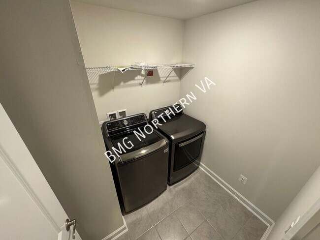 Building Photo - 43339 Stadium Ter