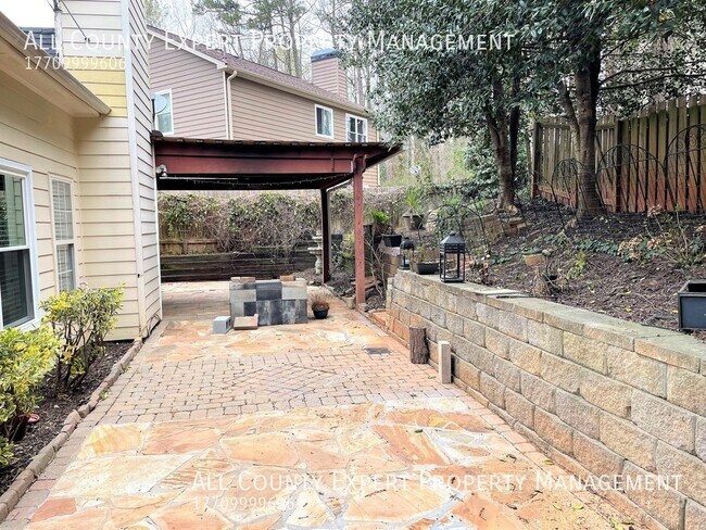 Building Photo - 1635 River Oak Dr