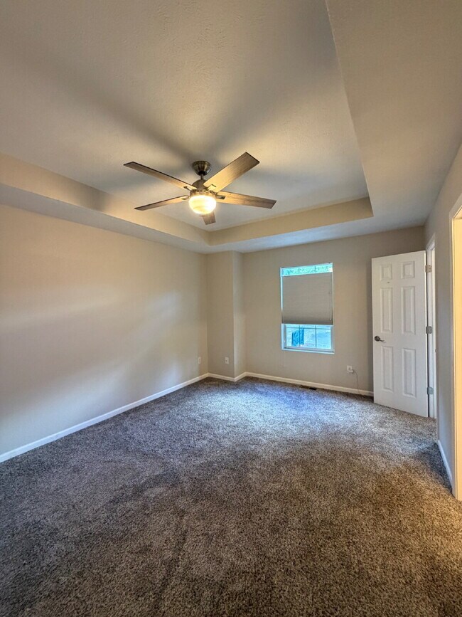 Building Photo - "Charming 4-Bedroom Home with 2.5 Baths on Knox Avenue – A Cozy Retreat in Hollister, MO!"