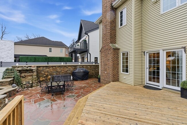 Building Photo - 395 Scott St