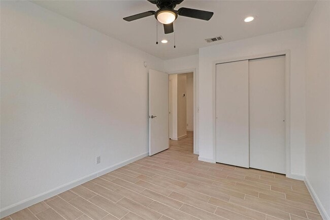 Building Photo - 15003 Chamberlain Ct