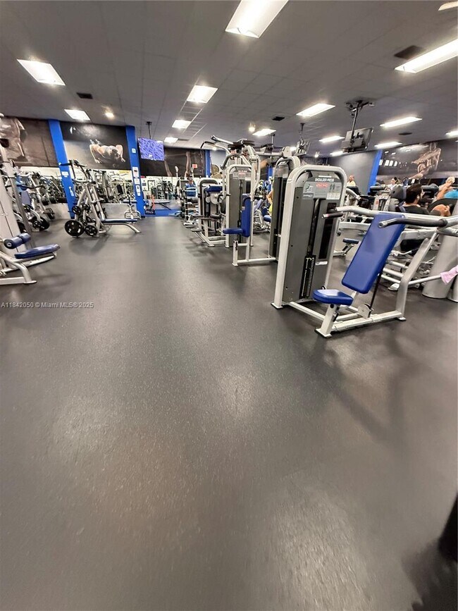 Building Photo - 16500 Golf Club Rd