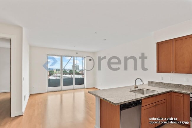 Building Photo - Unit 604