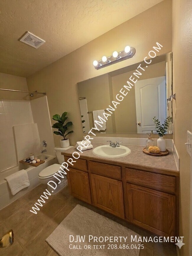 Building Photo - 10638 Gossamer-