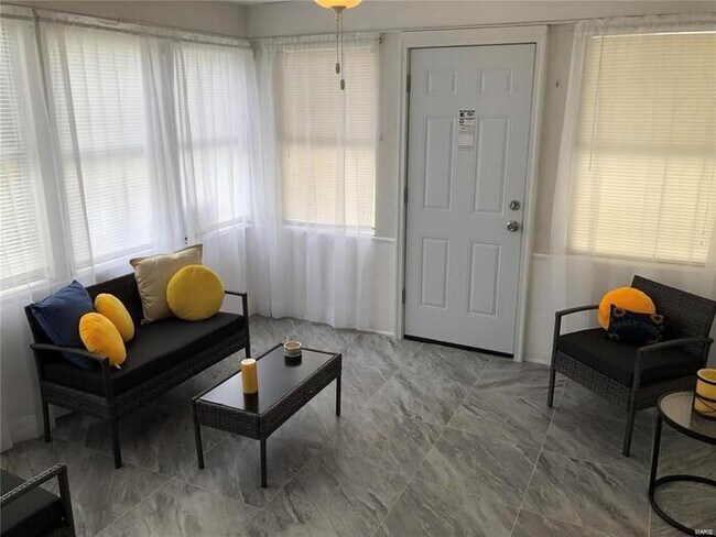 Building Photo - Fantastic 3bd/1ba home! Coming soon!