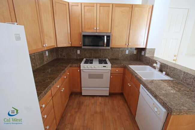 Building Photo - $6,295 - Gorgeous 2 Story 3 Bedroom 2.5 Bath Home steps away from Downtown Mountain View and Cal ...