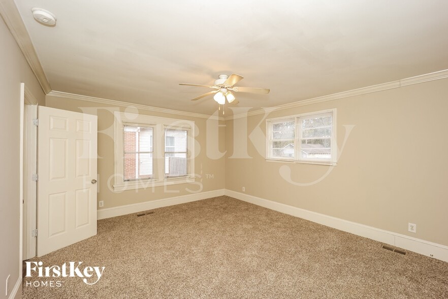 Building Photo - 1042 Victory Dr SW