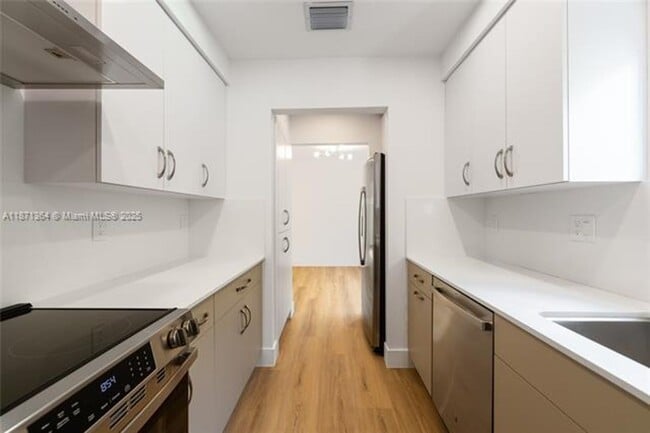 Building Photo - 3160 S Le Jeune Rd