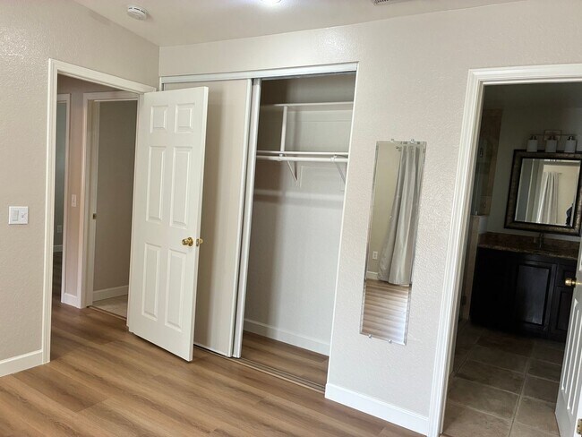 Building Photo - 3 Bedrooms with big backyard-CALL FOR OUR MOVE IN SPECIAL