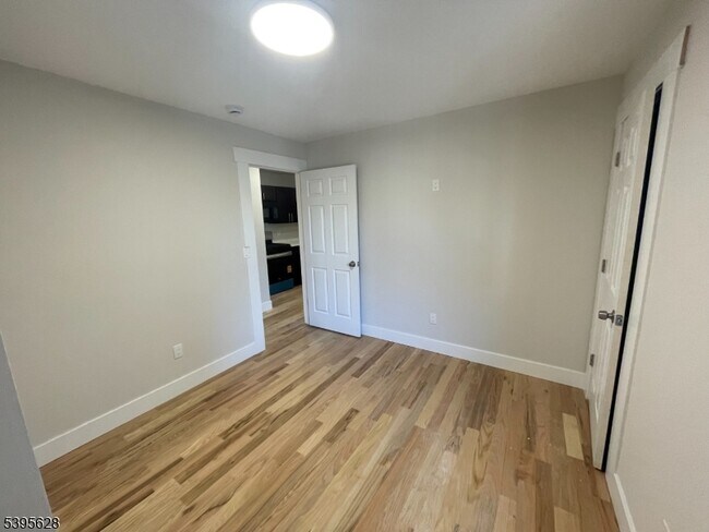 Building Photo - 119 Lewis St