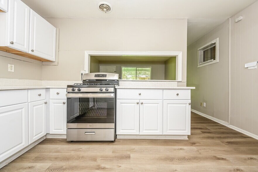 Building Photo - 729 Blueridge Dr