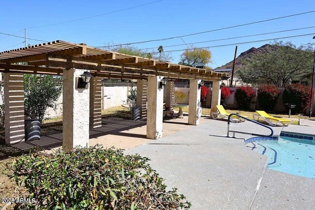 Building Photo - 8819 N 12th Pl