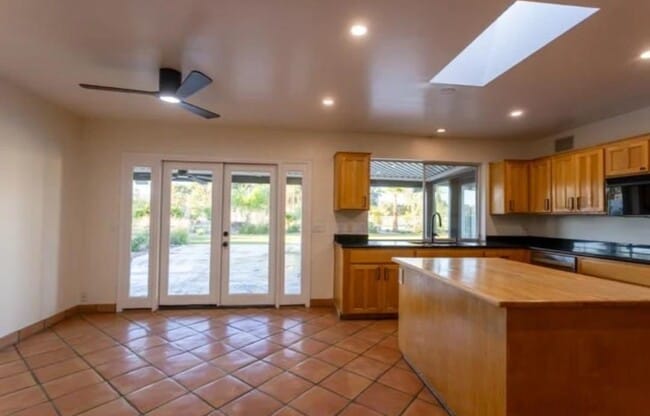 Building Photo - 5240 E Cholla St