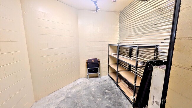 Building Photo - Annual Turnkey 3/3 penthouse on waterfront in Osprey