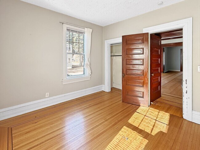 Building Photo - 438 University Ave NE