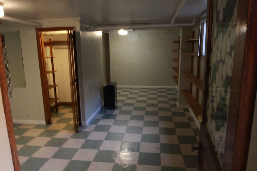 Building Photo - 403 W Hill St