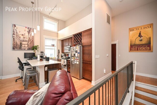 Building Photo - 433 E 13th St