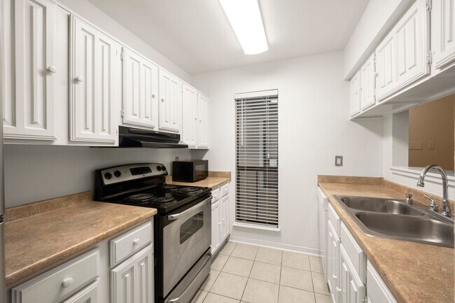 Building Photo - 3500 Tangle Brush Dr