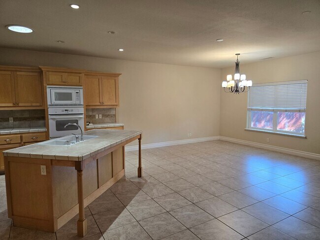 Building Photo - 105 Sterling Oaks Dr