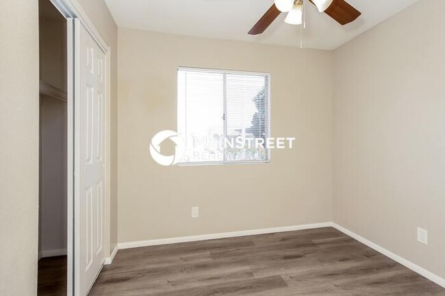 Building Photo - 510 N Tercera Ave