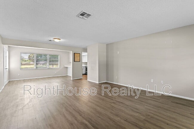 Building Photo - 4584 Kirkland Blvd