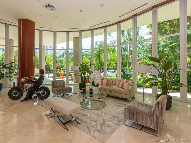 Building Photo - 2475 Brickell Ave