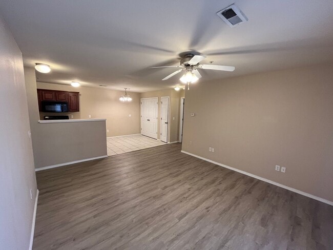 Building Photo - 2 bedroom 2 bath apartment at Clifton Heights Apartments