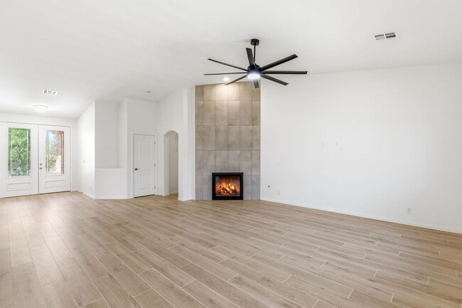 Building Photo - Beautiful Remodeled Single-Story Home W/ Pool in Southern Highlands