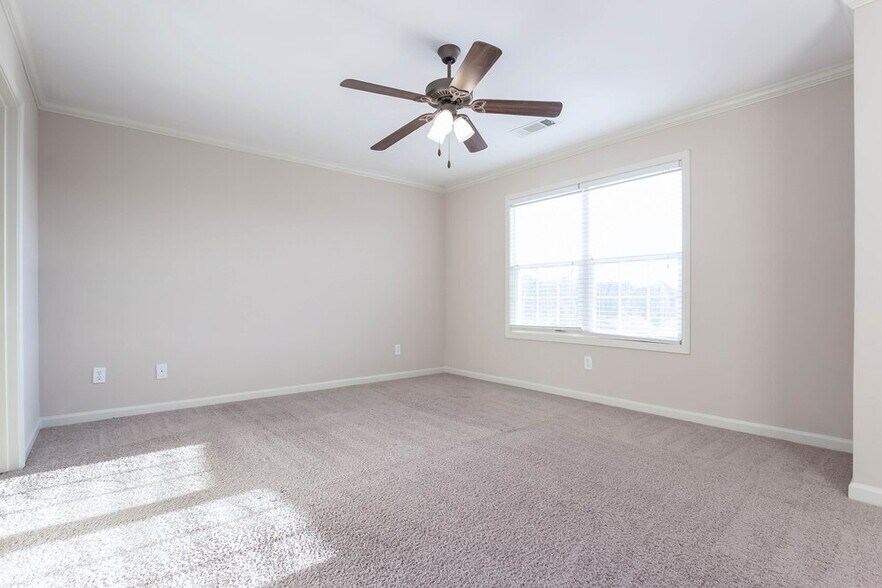 Building Photo - 537 Pringle Dr NE