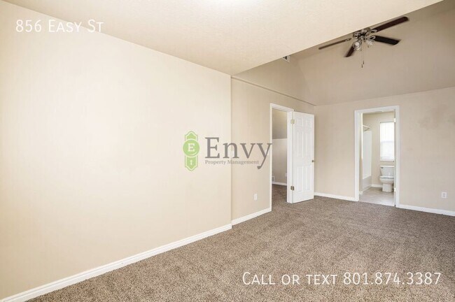Building Photo - 856 Easy St